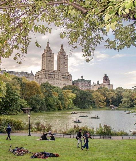 ☆C☆ New York Facts, Province Life, Cental Park, Central Park Aesthetic, Cities Aesthetic, Nyc Central Park, New York Summer, Central Park West, Central Park Nyc