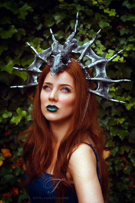 . Priestess Headdress, Dragon Headdress, Dragon Priestess, Shrek Dragon, Comicon Costume, Futuristic Costume, Fantasy Accessories, Dr Ideas, Festival Fancy Dress