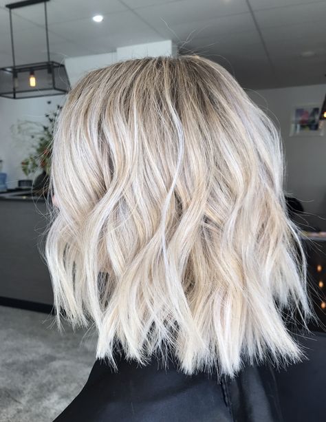 Instagram @hairbykaitlinjade Blonde balayage, long hair, cool girl hair ✌️ Lived in hair colour Blonde bronde brunette golden tones Balayage face framing blonde Textured curls Blonde Balayage Face Framing, Balayage Face Framing, Hair Goals Blonde, Hair Blonde Balayage, Blonde Hair Goals, Long Bobs, Blond Ombre, Balayage Blond, Blond Balayage