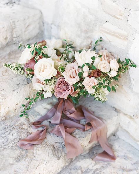 White Color Palette, Mauve Wedding, Beautiful Bridal Bouquet, Dusty Mauve, Wedding Flower Inspiration, Lavender Wedding, Wedding Bridal Bouquets, Bride Bouquets, Bridal Flowers