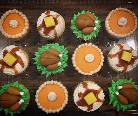 Thanksgiving Cupcakes made to look like a thanksgiving feast complete with fondant turkey, pumpkin pie, and mashed potatoes with caramel drizzle and a yellow starburst fruit chew made by Play Date Cupcakes in Hawaii. Thanksgiving Fondant Cupcakes, Turkey Cupcake Pullapart, Turkey Theme Desserts, Thanksgiving Cakes Decorating Turkey, Cute Turkey Cupcakes, Turkey Cupcakes, Thanksgiving Cupcakes, Fruit Chews, Thanksgiving Cakes