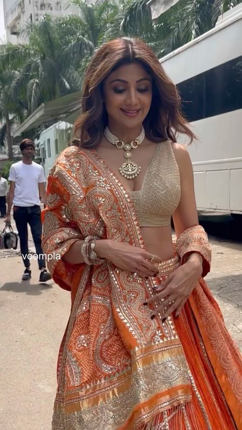 If you can look like THAT on a Monday morning, there’s nothing you can’t do in life🤪 No seriously, while we were forrrrrrced to get out of … | Instagram Bandhni Lehenga, Boutique Style Dresses, Best Indian Wedding Dresses, Wedding Lehenga Designs, Lehenga Designs Simple, Indian Saree Blouses Designs, Get Out Of Bed, Saree Designs Party Wear, Indian Dresses Traditional