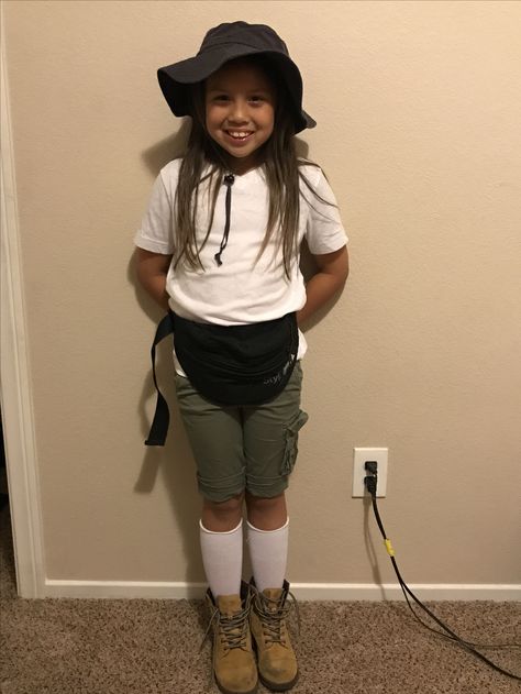 DIY Camper Costume-Low Cost Camping Costume, Tourist Costume, Camper Outfit, Camp Dress, Summer Camp Themes, Spirit Week Outfits, School Costume, Camping Family, Diy Costumes Kids