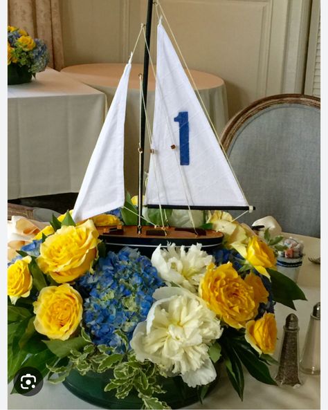 Nautical Centerpiece Ideas, Sailboat Centerpiece, Nautical Wedding Centerpieces, Sailboat Wedding, Nautical Centerpiece, Sailboat Decor, Diy Wedding Table, Nautical Themed Party, Nautical Wedding Theme