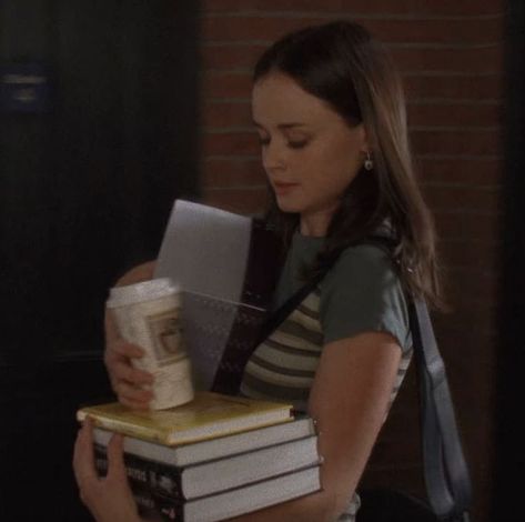 Academic Motivation, Junior Year, Study Motivation Inspiration, Rory Gilmore, Studying Inspo, Study Inspiration, School Motivation, Good Grades, Autumn Aesthetic