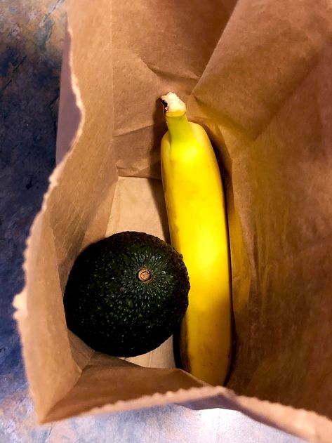 Here Are 2 Tricks to Ripen Your Hard Avocados to Soft Perfection Avocado Hacks, How To Store Avocado, Unripe Avocado, How To Ripen Avocados, Avocado Benefits, Avocado Banana, Banana Bag, Ripe Avocado, Avocado Recipes