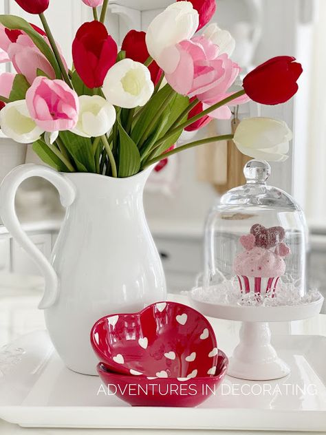 Valentine’s Day Bathroom Decor, Valentine House, Valentine's Day Party Games, Valentine Centerpieces, Retreat Gifts, Valentine Table Decorations, Diy Valentine's Day Decorations, Valentine's Decor, Decor Organization