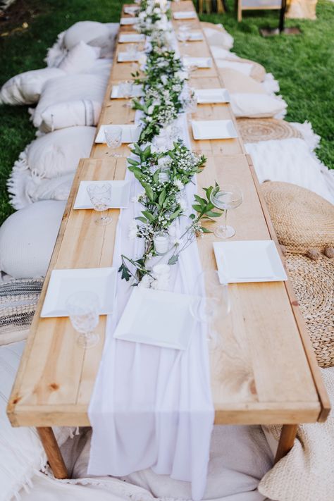 White Picnic Table Decor, Picnic Table Decor, Daybed Lounge, Burlap Runners, Glamping Party, White String Lights, Backyard Picnic, Parisian Wedding, Sukkot