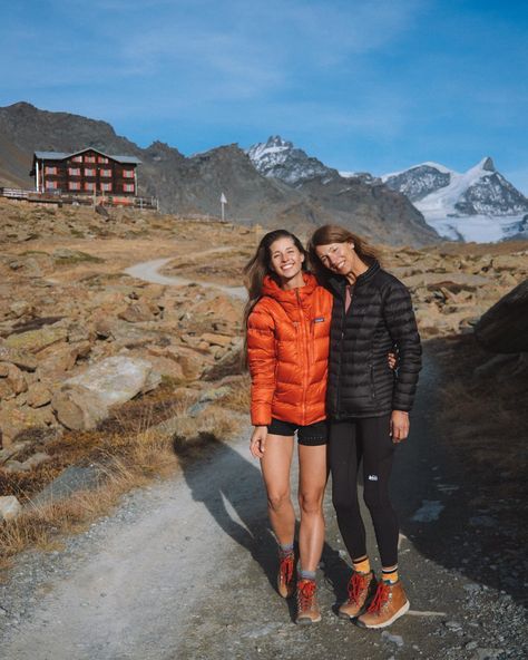 Mountain Clothes Women, Mountain Women Style, Mountain Look Outfit, Trekking Outfit Women Mountain Winter, Mountain Clothing Style, Mountain Outfit Summer, Mountain Fits, Swiss Outfit, Mountains Outfit