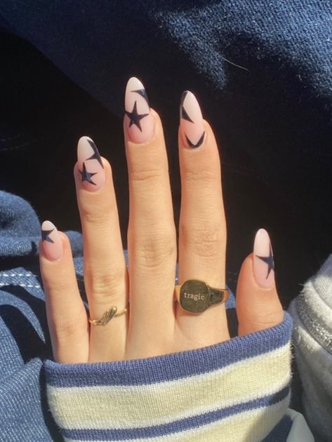 Nails Acrylic 90s, Simple Stiletto Nails Designs, Black Nail Designs Almond, Skater Nails, Y2k Almond Nails, Grunge Nails Acrylic 90s, Grunge Nails Acrylic, The Weeknd Nails, Start Nails