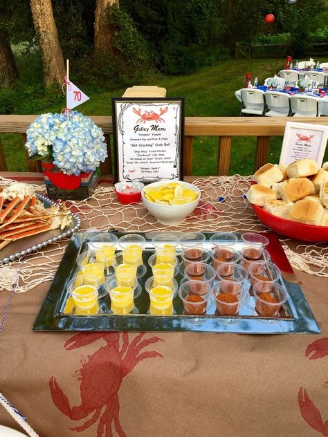 Low Country Boil Party Ideas Appetizers, Clam Bake Party Decorations, Clambake Party Table Settings, Crab Bake Party Seafood Boil, Seafood Boil Set Up, Low Country Boil Party Decorations, Low Country Boil Party Ideas Decor Table Settings, Crab Boil Table Settings, Crab Feed Table Decor