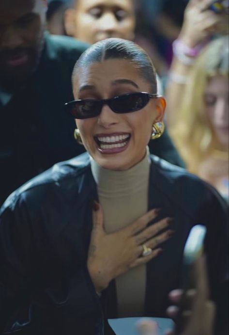 Bieber Wedding, Hailey Bieber Wedding, Hailey Baldwin Style, Earrings Outfit, Chunky Earrings, Model Aesthetic, Arab Fashion, Hailey Baldwin, Rectangle Sunglasses