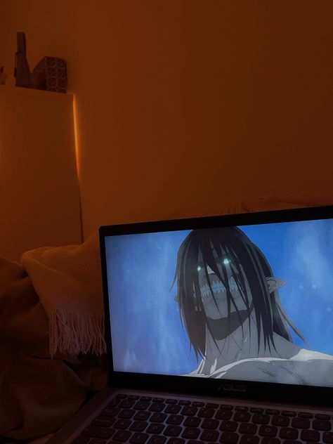 Anime Watching Tv Aesthetic, Watching Anime Aesthetic, Anime Pc, Anime Vibe, Watching Anime, Attack On Titan Aesthetic, Aesthetic Lockscreens, Anime Room, Attack On Titan Art