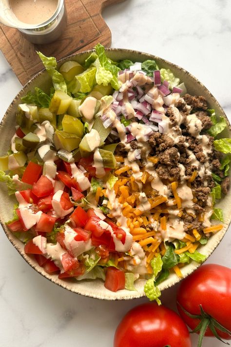 Cheeseburger Bowl, Burger Ingredients, Salad Bowl Recipes, Burger Salad, Healthy Burger, Frozen Bananas, The Bun, Healthy Bowls, Special Sauce