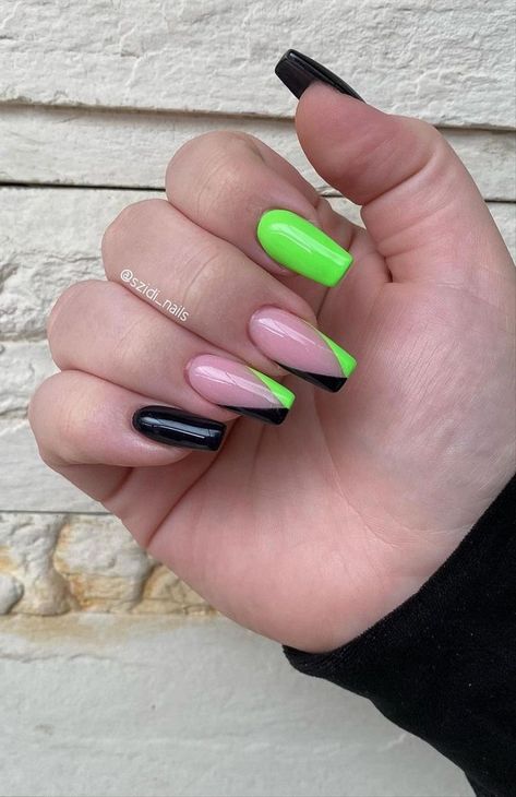 Prom Nails Design, Sparkly Prom Nails, Prom Acrylic Nails, Short Prom Nails, Nails Design 2022, Prom Nail Art, Neon Green Nails, Mom Art, Neon Nails