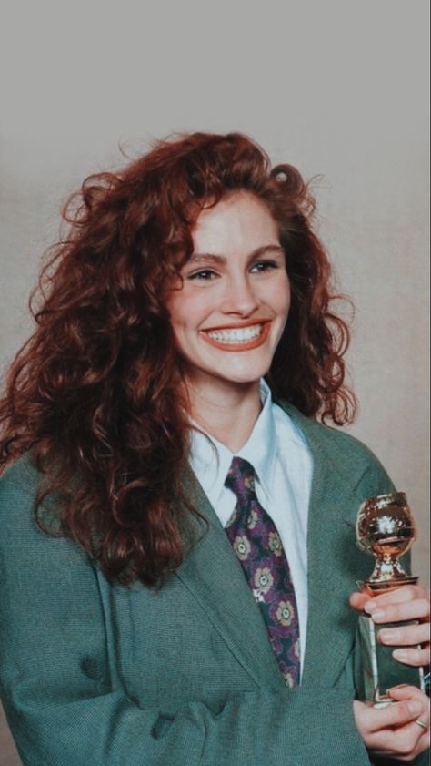 Julia Roberts Dark Hair, Julia Roberts Ginger Hair, Julia Roberts Wallpaper, Julia Roberts Style 90s Curly Hair, Julia Roberts Aesthetic, 90s Julia Roberts, 90s Lockscreen, Haircut Inspired, Julia Roberts Hair