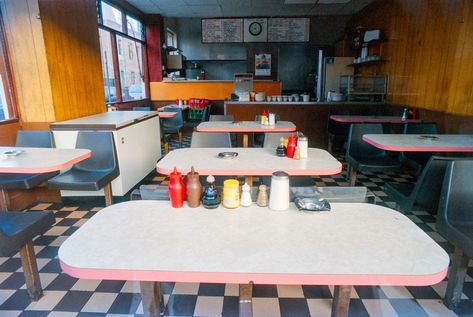 A Look Inside London Cafes and Greasy Spoons In the Early 1990s - Flashbak Ivy Cafe, Coloured Chairs, London Cafes, Greasy Spoon, London Cafe, Kensington And Chelsea, St Pancras, Bethnal Green, Shop Fronts