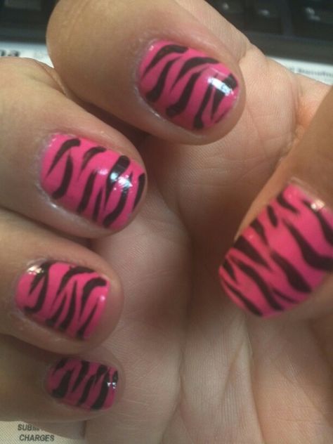 Super easy zebra nails! Pink nail polish and black striper. Fun Nails Easy, Black And Pink Zebra Nails, Scene Nails Simple, Zebra Nails Pink, Easy Diy Nail Art For Beginners, Zebra Stripe Nails, Tiger Stripe Nails, Scene Nails, Pink Zebra Nails