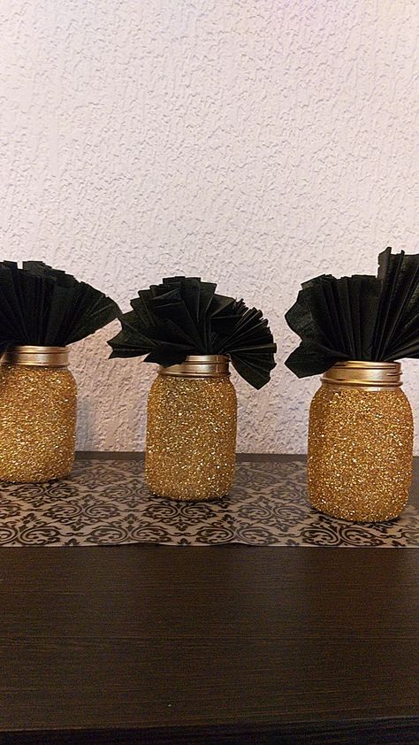 Black And Gold 50th Birthday Table Decorations, Black And Gold Round Table Decorations, Black And Gold Prom Decorations, Table Decorations Black And Gold, Black And Golden Birthday Decoration, Gold And Black Centerpieces, Black And Gold 50th Birthday Ideas, Black And Gold Centerpieces Diy, Black And Gold Party Centerpieces