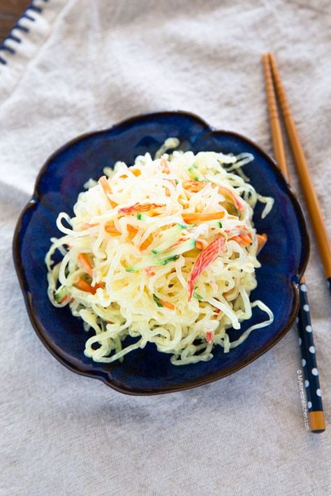 Kelp Noodle Salad (Cheonsachae Salad) - My Korean Kitchen Korean Salad Recipe, Korean Bbq Side Dishes, Kelp Noodle Salad, Korean Appetizers, Korean Salad, My Korean Kitchen, Easy Korean Recipes, Kelp Noodles, Korean Kitchen