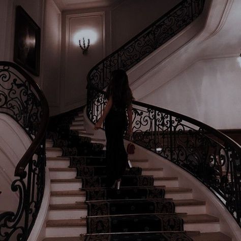 Russian Mafia story Mafia Wives, Female Villains, Royalty Aesthetic, Rich Girl Aesthetic, Architecture Model Making, Dark Feminine Aesthetic, Rich Lifestyle, Valentine Photography, Classy Aesthetic