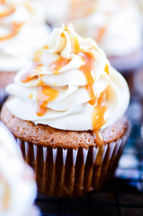 Simple apple cider cupcakes with homemade salted caramel frosting on top. Apple Buttercream, Caramel Buttercream Recipe, Apple Cider Cupcakes, Cider Caramel, Buttercream Recipes, Salted Caramel Buttercream, Salted Caramel Frosting, Summer Cupcakes, Fall Cupcakes