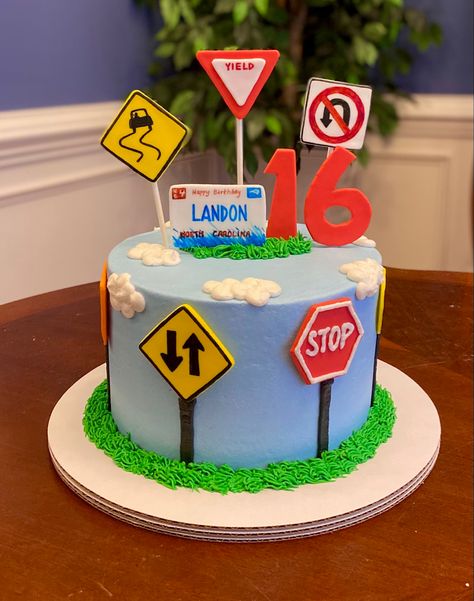 Sweet 16 License Plate Cake, Driving Cake Sweet 16, New Driver Cake Ideas, Road Sign Birthday Cake, Road Signs Birthday Party, Driving Cake Ideas, Road Sign Birthday Party, Driving Birthday Party Theme, 16 Boy Birthday Cake