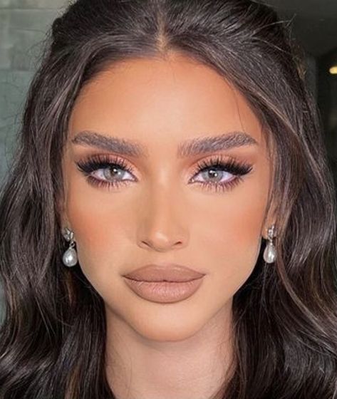 Matric Farewell Makeup Ideas, Wedding Guest Makeup Looks, Bridal Makeup For Green Eyes, Vintage Makeup Looks, Wedding Guest Makeup, Latina Makeup, Stylish Makeup, Pinterest Makeup, Wedding Guest Hairstyles