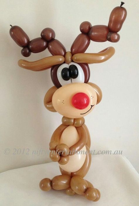 Balloon deer Balloon Christmas, Balloon Hat, Christmas Balloon Decorations, Twisting Balloons, Holiday Balloons, Balloon Modelling, Balloon Crafts, Balloon Twisting, Balloon Ideas