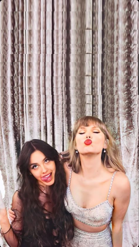 Cute Concert Outfits, Mother Daughter Bonding, Olivia + Core + Aesthetic, Instagram Cartoon, Taylor Swift Fan Club, Love You Babe, Estilo Taylor Swift, Taylor Swift Cute, Taylor Swift Wallpaper