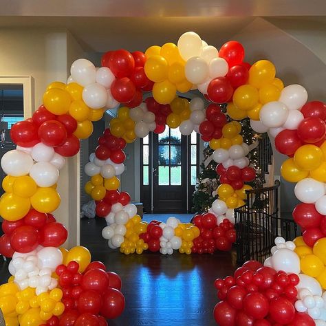 Balloon Design & Party Decor on Instagram: “How do you get ready for game day? Let’s goooooo Chiefs! #jubileeballoonco #balloons #balloongarland #balloongarlands #balloongarland…” Kansas City Chiefs Balloon Garland, Chiefs Balloon Garland, Football Balloons, Football Banquet, Football Baby Shower, Balloon Ideas, Football Baby, Balloon Backdrop, Football Party