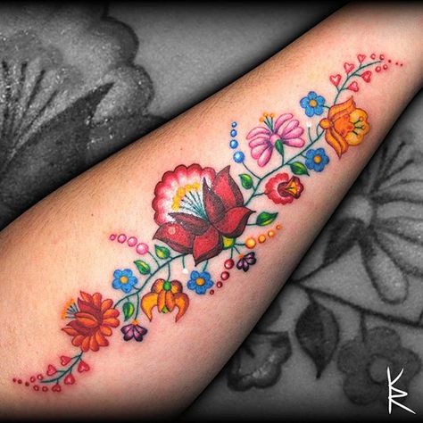 Mexican Color Tattoos, Embroidered Tattoo Ideas, Hungarian Embroidery Tattoo, Swedish Flower Tattoo, Hungarian Tattoo Ideas, Swedish Tattoo Ideas, Retro Flower Tattoo, Polish Tattoo Ideas, Mexican Flower Tattoo