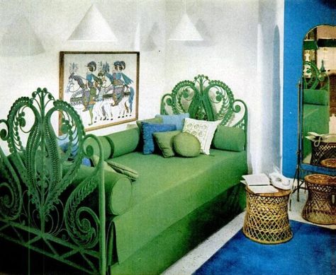 60's Bedroom, Bedroom 60s, 60s Interior Design, 60s Living Room, 1960s Bedroom, 60s Bedroom, Vintage Home Decor Living Room, 60s Interior, Rattan Daybed