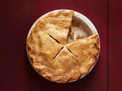 Bourbon Apple Pie, Apple Bourbon, Fun Thanksgiving Desserts, Apple Galette, Cheese Crust, Apple Pie Recipe, Thanksgiving Food Desserts, Apple Filling, Food Network Magazine