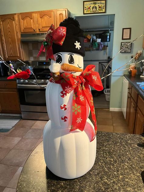 Stacked Snowmen, Stacking Pumpkins, Dollar Tree Crafts Diy, Pumpkin Snowmen, Diy Snowman, Stacked Pumpkins, Christmas Projects Diy, Christmas Goodies, Tree Crafts