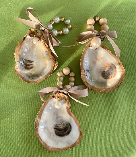 Diy Oyster Shell, Scallop Shell Craft, Oyster Art, Wine Bottle Charms, Oyster Ornament, Oyster Shell Crafts, Shell Ornaments, Bottle Charms, Scallop Shell