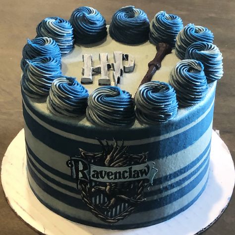 Harry Potter Ravenclaw Cake, Ravenclaw Birthday Cake, Purple Harry Potter Cake, Harry Potter Birthday Cake Ravenclaw, From Scratch Desserts, Harry Potter House Decor, Scratch Desserts, Harry Potter Drip Cake Ideas, Tort Harry Potter