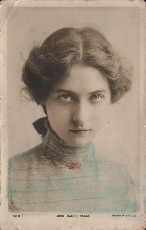 Maude Fealy, Vintage Photography Women, Victorian Era Fashion, Victorian Portraits, Old Portraits, Historical Pictures, Vintage Portraits, Bright Eyes, Look Here