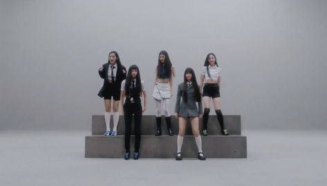 newjeans pics on Twitter: "newjeans in 'cookie' mv https://t.co/ms37i4Szx0" / Twitter Hanni Pham, Pop Outfits, Blue Books, Cute Jeans, Kpop Outfits, Pop Group, Korean Girl, Kpop Girls, Black Pink