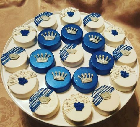 Royalty Baby Shower, Prince Baby Shower Theme, Mickey Mouse Birthday Theme, Baby Birthday Decorations, Dipped Oreos, Prince Baby Shower, Chocolate Oreos, Chocolate Art, Birthday Candy