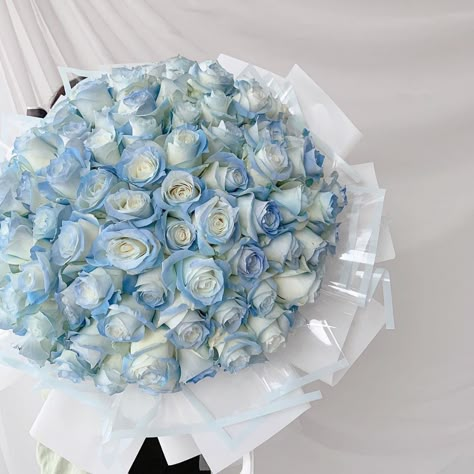 Blue And White Roses, Galaxy Flowers, Images Jumma Mubarak, Birthday Flowers Bouquet, Luxury Flower Bouquets, Light Blue Roses, Blue Flower Wallpaper, Boquette Flowers, Flower Gift Ideas