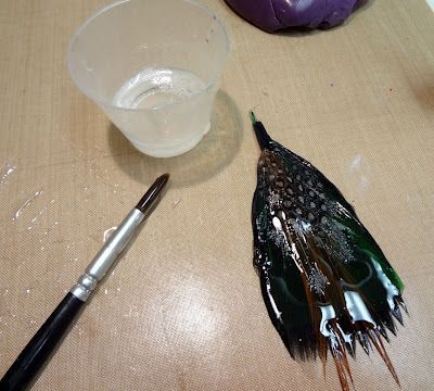 Resin Crafts: How To Glaze a Feather With Jewelry Resin-Part One Reuse Crafts, Resin Pouring, Ice Resin, Making Resin Jewellery, Resin Jewelry Diy, Easy Jewelry, Polyester Resin, Feather Crafts, Epoxy Resin Crafts