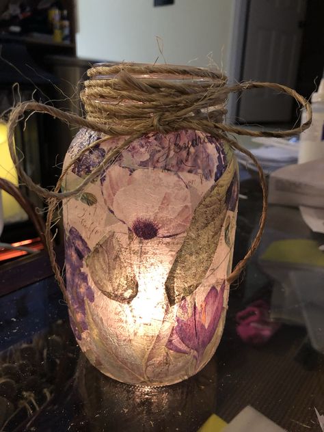 Create a great tea light or fairy lighted mason jar with one napkin Fairy Luminaries Diy, Fairylight Jar, Fairy Garden Mason Jar Lights, Jar Fairy Lights, Mason Jar Fairy Lights With Flowers, Eccentric Kitchen, Fairy Mason Jars, Diy Fairy Night Light Mason Jars, Fairy Glow Jars