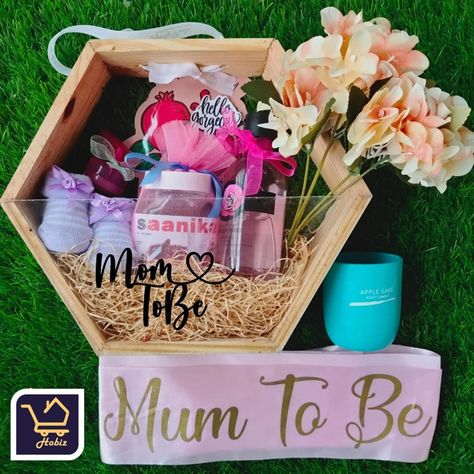 Celebrate every moment as you await the newest member of the family! Mom To Be Gift Ideas, Diy Gifts For Grandma, Mothers Day Baskets, Easy Mother's Day Crafts, Hamper Gift Basket, Unique Gift Baskets, Fruit Basket Gift, Cute Mothers Day Gifts, Christmas Gifts For Mum