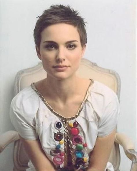 Natalie Portman’s short pixie Square Face Hairstyles, Super Short Hair, Very Short Hair, Short Pixie Haircuts, Short Pixie Cut, Cute Hairstyles For Short Hair, Short Styles, Natalie Portman, Short Hair Styles Pixie