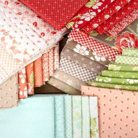 16 Fat Quarter Quilt Pattern, Far Quarter Quilt Patterns, Fat Quarter Bundle Quilt Pattern, What To Make With Fat Quarters, Fat Quarter Friendly Quilt Patterns, Fat Quarter Projects For Beginners, Fat Quarter Quilt Pattern Free, Fat Quarter Shop Tutorials, Free Fat Quarter Quilt Patterns