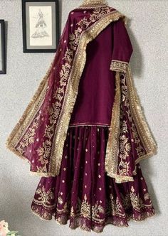 How To Style Gharara, Pakistani Gharara Designs Party Wear, Garara Ideas For Wedding, Purple Gharara Pakistani, Ghrara Design Pakistani, Pakistani Suit Designs Party Wear, Pakistani Garara Dresses, Desi Dresses Aesthetic, Gharara Designs Pakistani