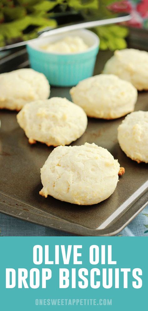 These are the BEST Olive Oil Drop Biscuits! Easy to make and light and fluffy in texture. They are the perfect side to any meal. Drop Biscuits Easy, Oil Biscuits Recipe, Easy Drop Biscuit Recipe, Biscuit Recipe Easy, Drop Biscuit Recipe, Olive Oil Biscuits, Gluten Free Drop Biscuits, Homemade Drop Biscuits, Buttermilk Drop Biscuits