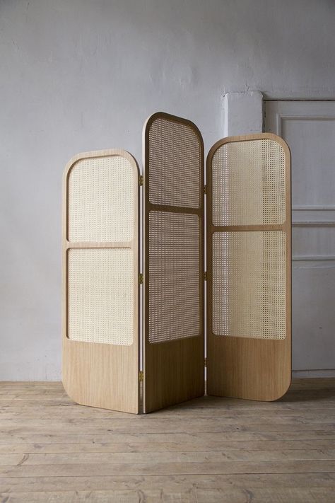 Rattan Partition, Craft Booth Design, Folding Screen Room Divider, Feature Wall Design, Wabi Sabi Interior, Divider Design, Earthy Home, Furniture Details Design, Ad Magazine