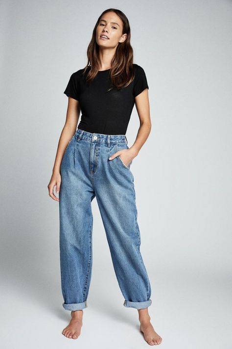 Jean Church Outfit, Slouchy Jeans Outfit, Church Outfit Jeans, Mommy Jeans, Slouch Jeans, Mom Jeans Style, Jeans Ideas, Jeans Winter, Outfits Con Jeans